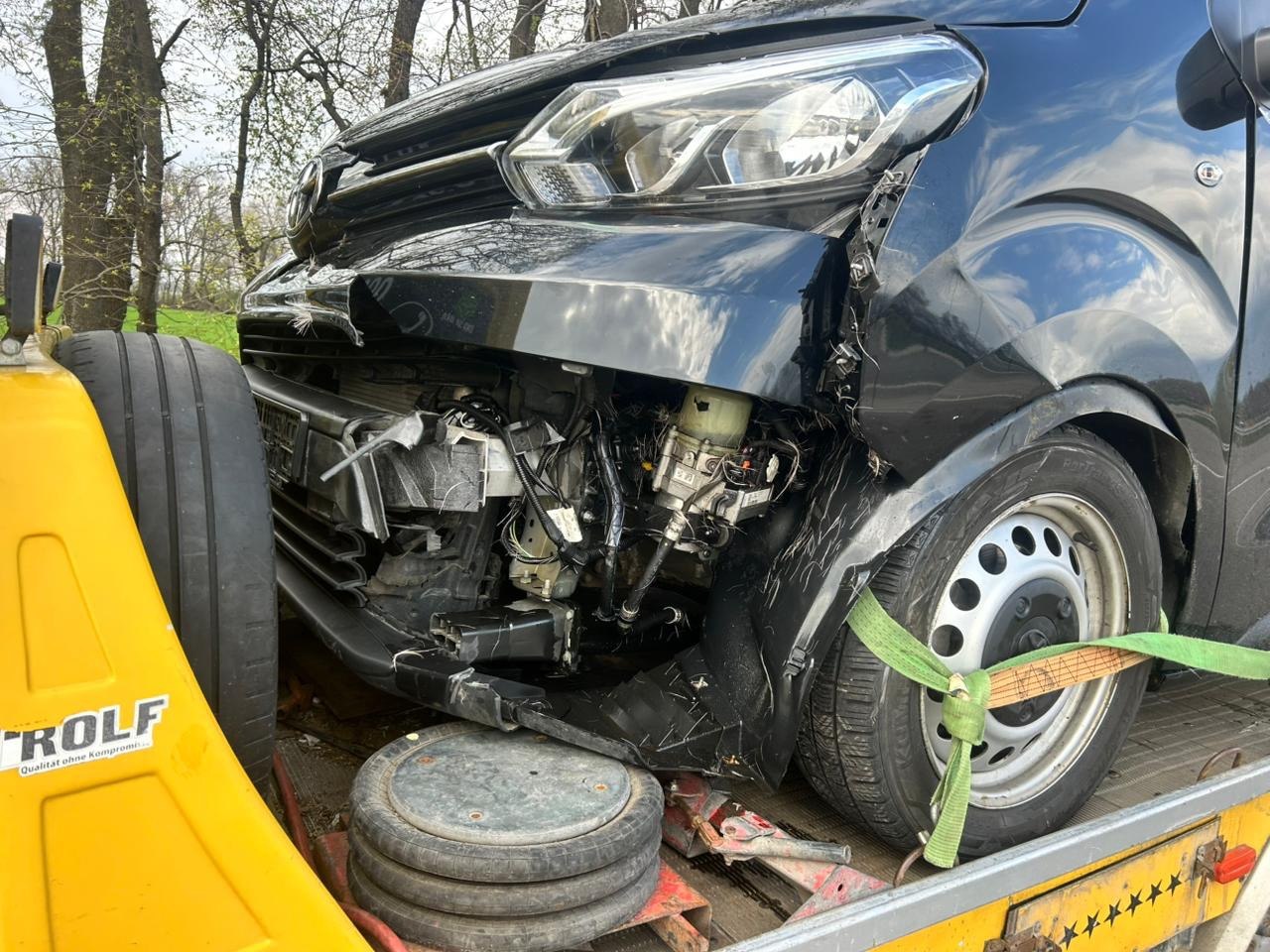 Авто на евакуаторі після ДТП