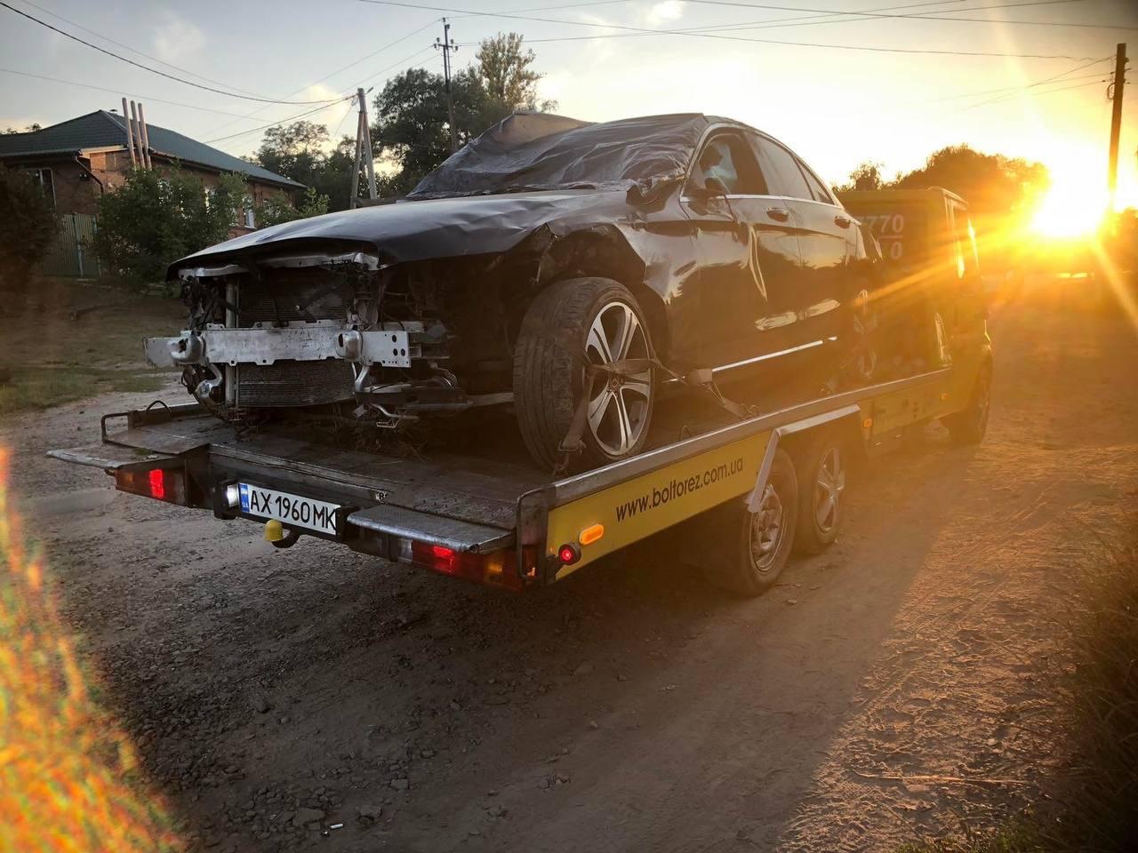 Авто на евакуаторі