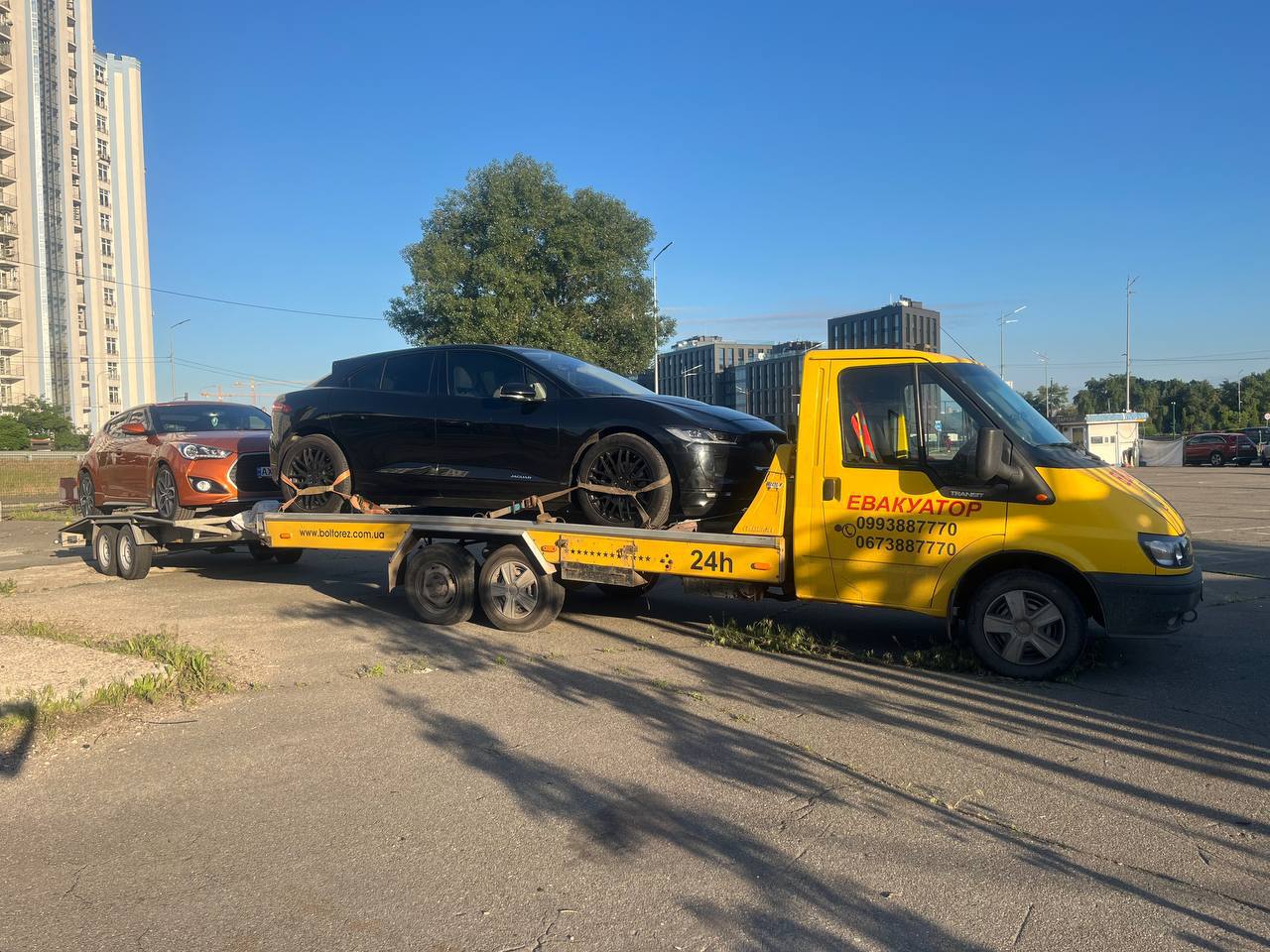 Перевезення авто на евакуаторі