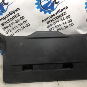 Обшивка двері багажника