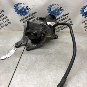 Кронштейн двигуна